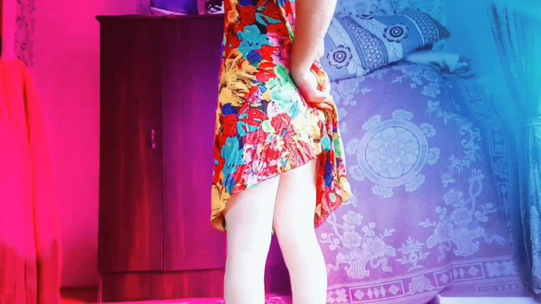 Kitty_Cross: 可爱的 femboy 与蓬松配件玩得开心