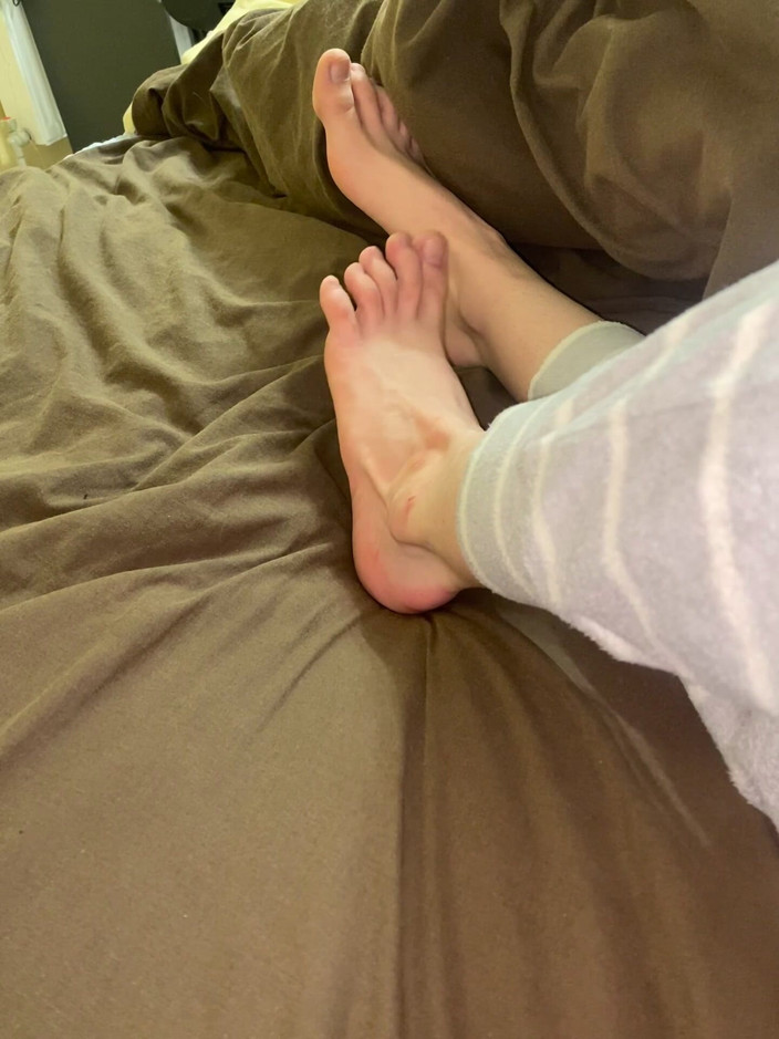 Princess Aisha: 섹시한 발 을 가지고 노는 중