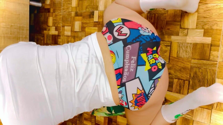 Hairy Caesar: "stuzzicando Il Vicino Di Casa Mostra Il Suo Liscio Corpo...