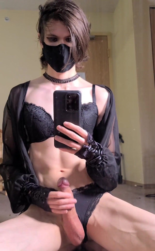Mistress Mel: Some feet and ass but always cumm