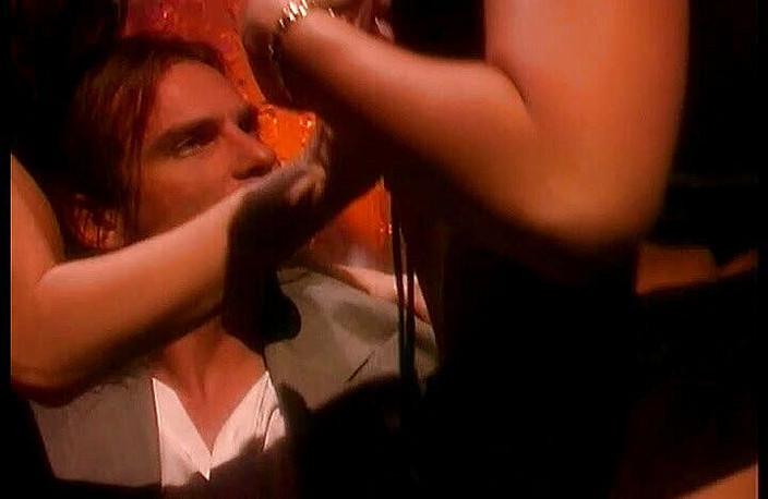 Perfect Porno: 两个脸蛋华丽的热辣荡妇和老板玩3P