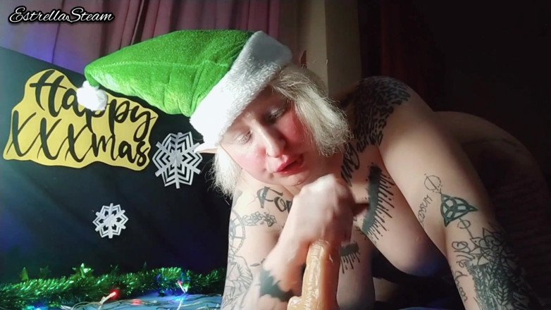 Estrella Steam: Elf jerks off while smoking