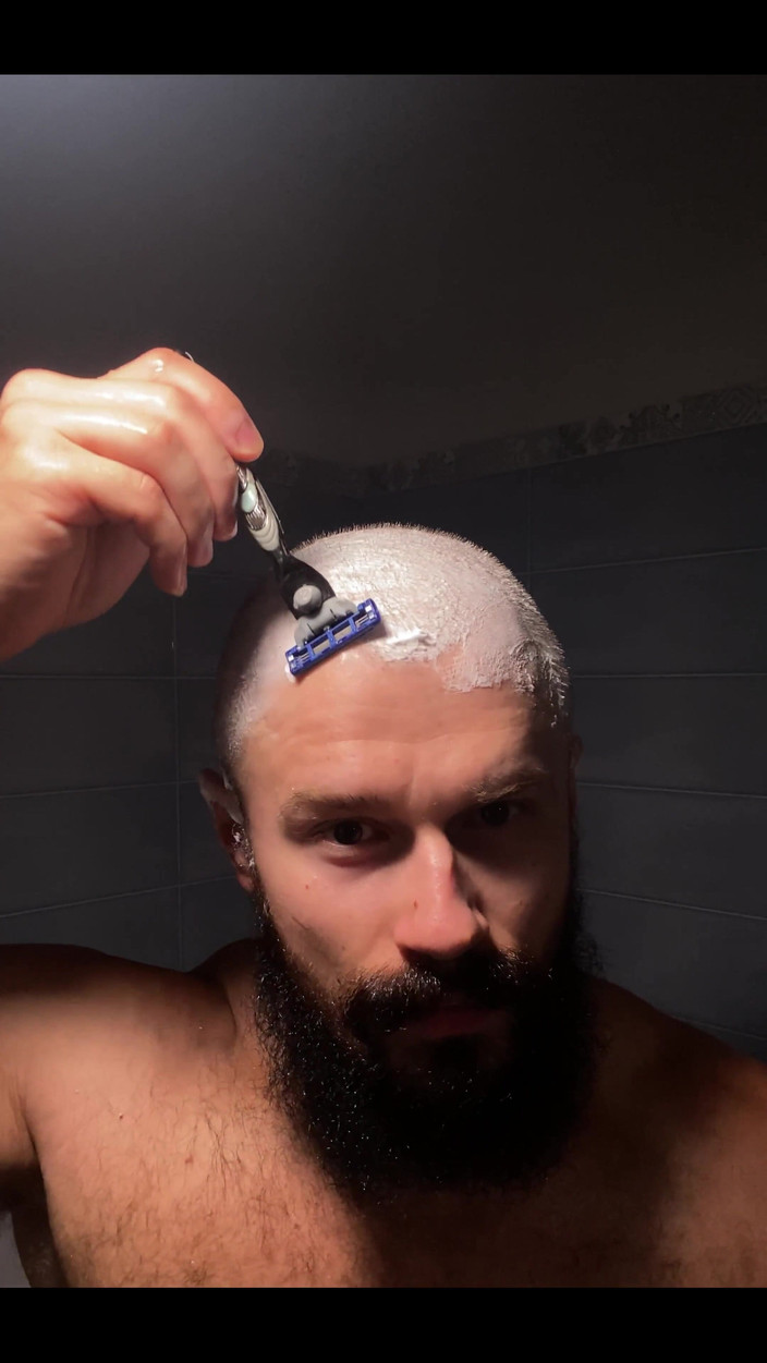 Mister Stone: Asmr Wideo mnie golenie głowy