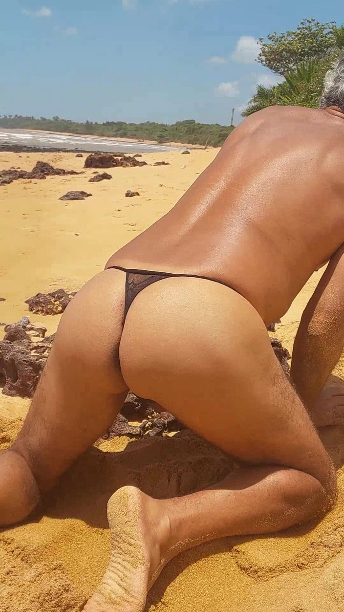Ladysilvas: Ladysilva v kalhotkách na pláži, jaký sexy zadek