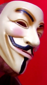 Si rambut coklat Olly Doll dengan tetek semula jadi berkongkek dubur dan bertiga dengan Terry Reid dan Jorge Freitas