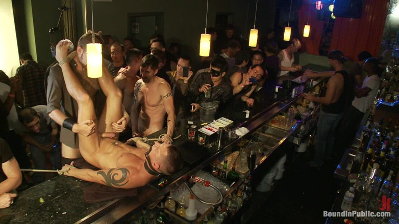 Bound in public: Klubový drak