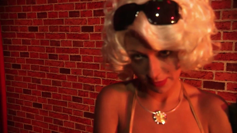 Deutschland porn: Marilyn Monroe in the red light