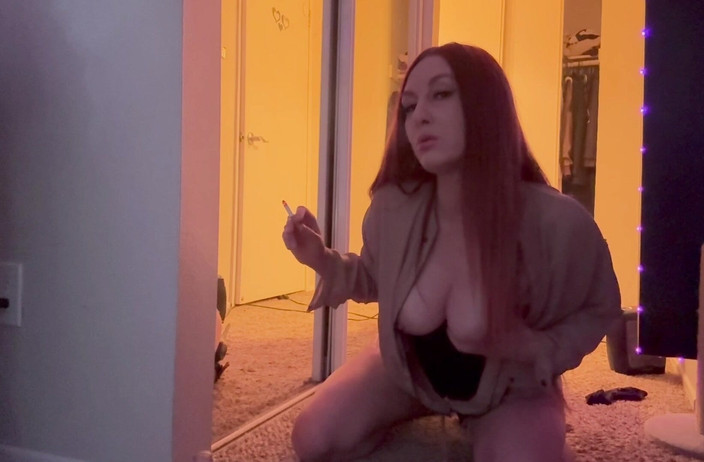 Artemisia Love: Artemisia fumando un cigarrillo