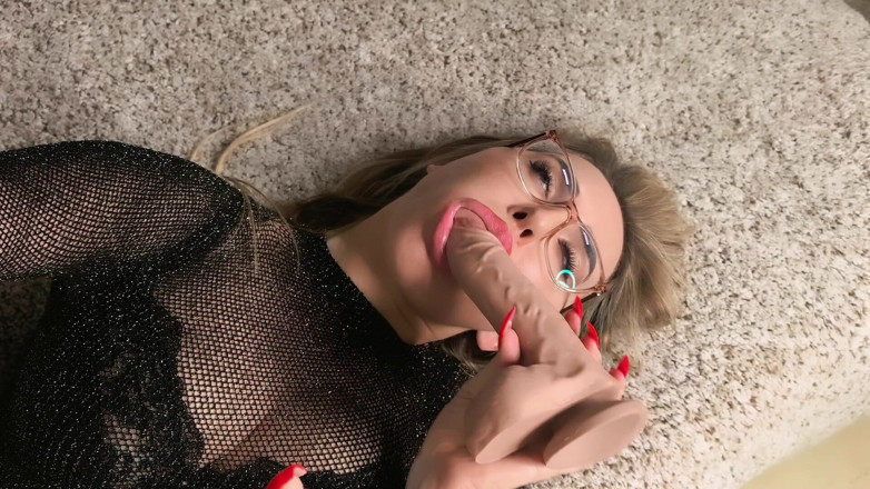 Goddess Lena: Jari Kaki &amp; Dildo Menghisap