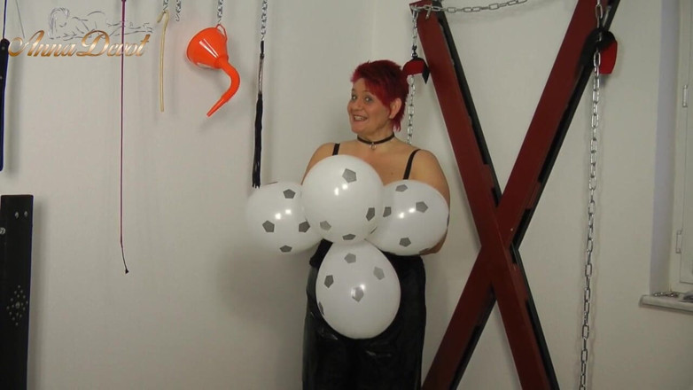 Anna Devot: Balloon BBW football time