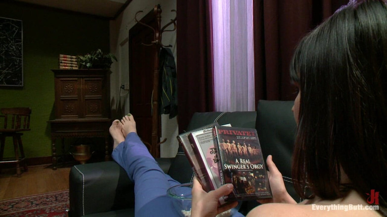 Everything Butt by Kink: Teman sekamar