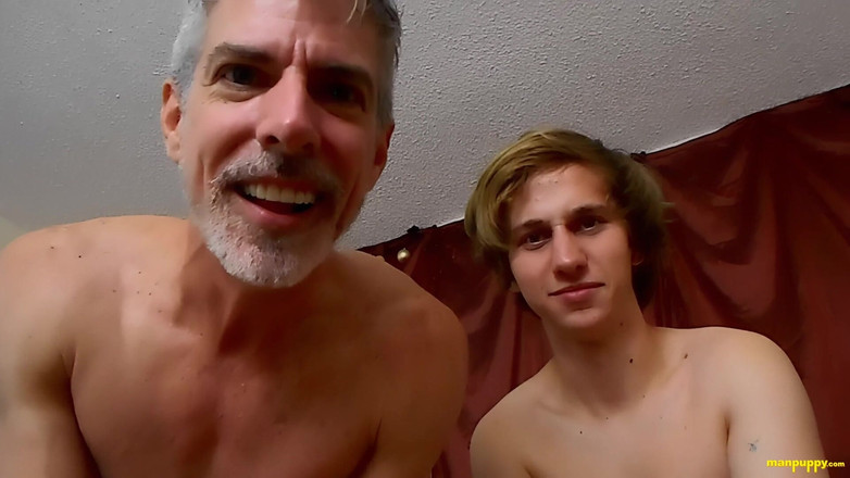 Man Puppy: नन्ही विशाल बॉयफ्रेंड पर रेंग रही है