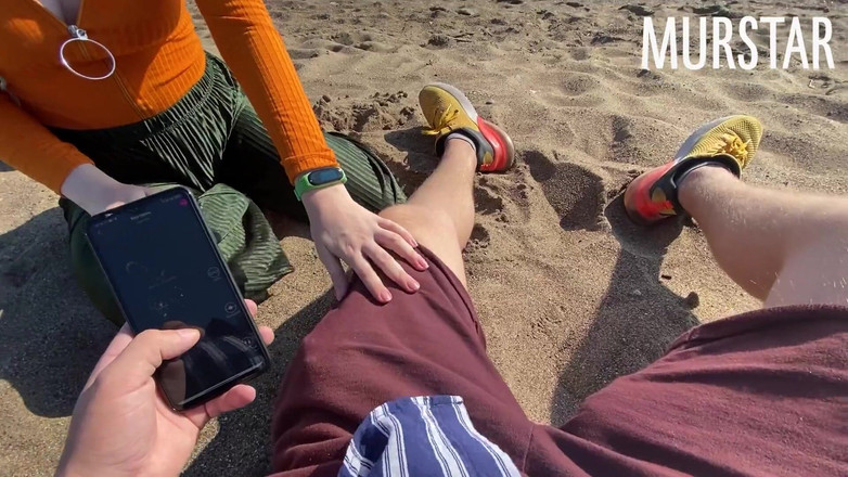 Toma Mur: La perra estaba emocionada por un juguete interactivo y chupó...