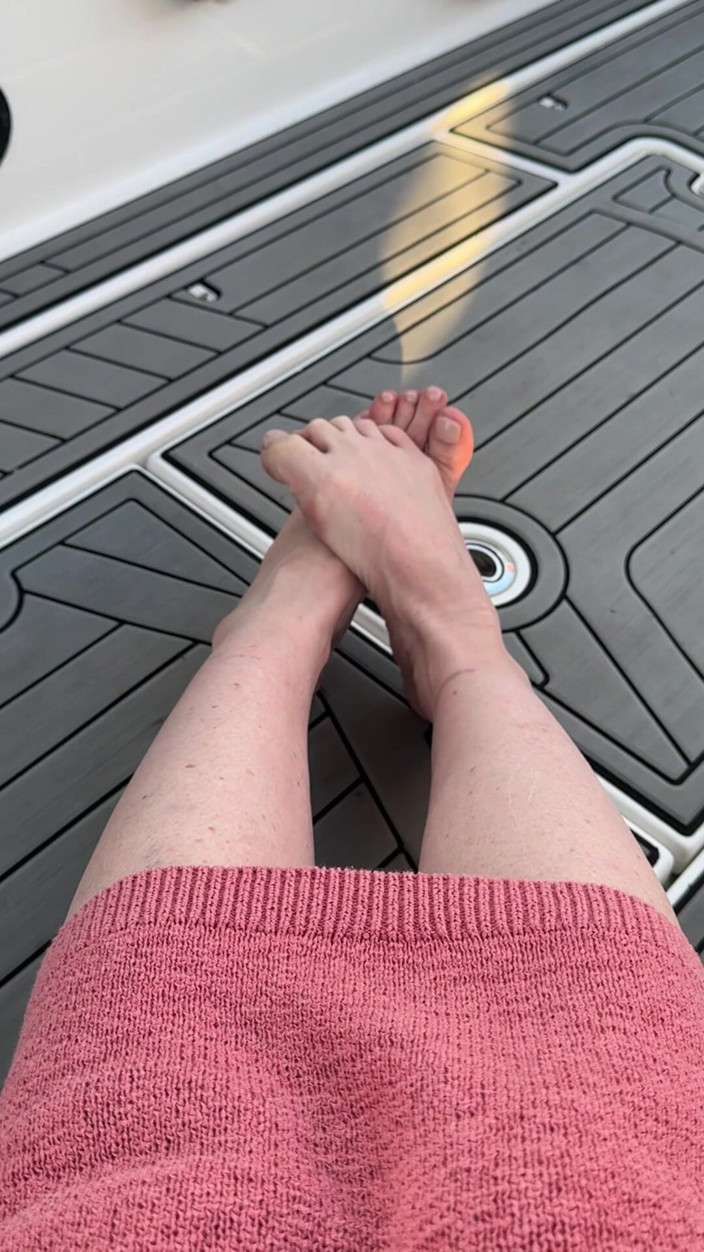 LizaVirgin: I'm Playing with My Legs