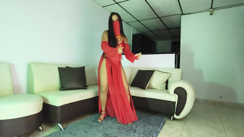 Isabel: عربية ساخنة تدخل عقلك