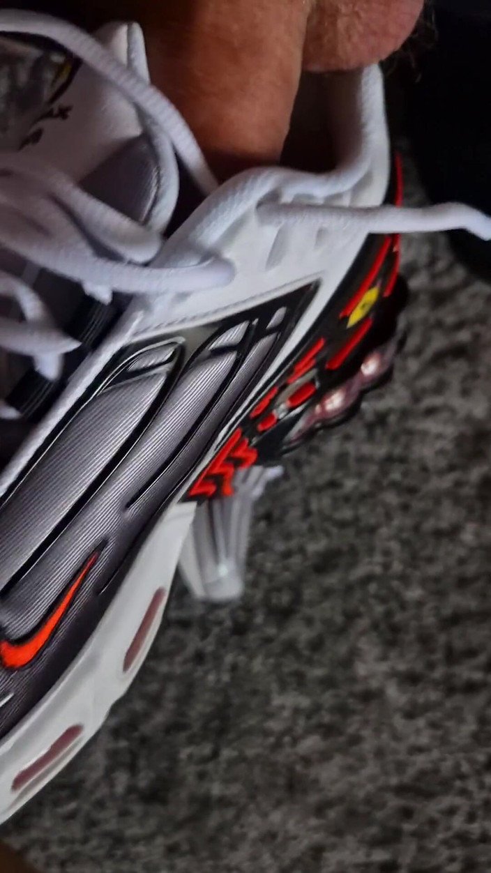 Sneakersmax98: Hard geneukt na het spelen met Nike Tn