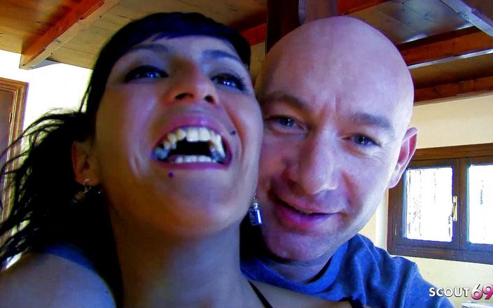 Full porn collection: Padrastro secretamente lame y folla latina adolescente Nikita de vacaciones