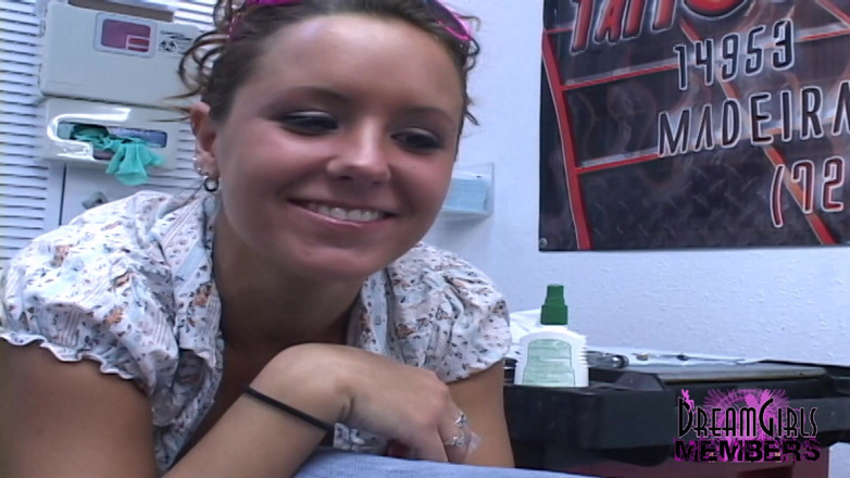 Dream Girls: Ha portato le ragazze a farsi piercing ai capezzoli