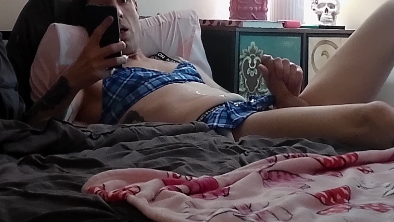 Biguy6999: Bobbie Shamelessly Masturbates While Her Friend Watches
