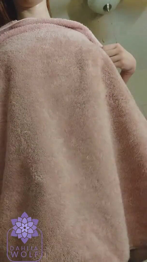 Dahlia Wolf: After shower tease