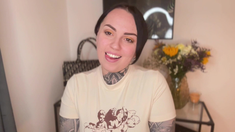 Miss Valentina: Сіссі кінчають в трусики, інструкція з дрочки