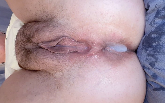 Bunny Hustler: Tante seksi dengan memek berbulu lagi asik seks anal sampai...