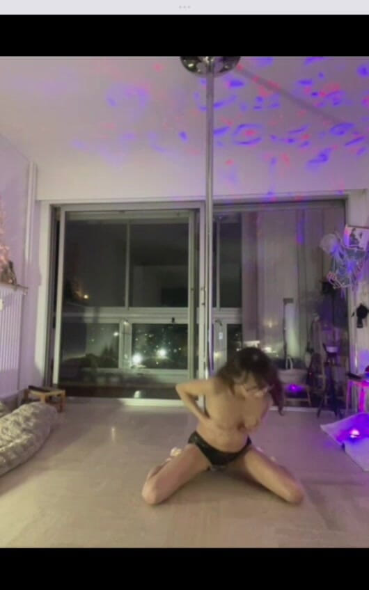 Chris06d72: Гаряча танцівниця