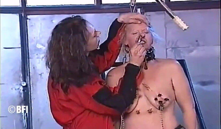 Hardcore slave sex: Garáž je místo pro všechny vaše nástroje