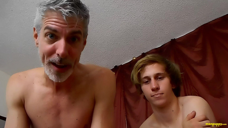 Man Puppy: Kleine perverse sluipend op gigantische vriendjes