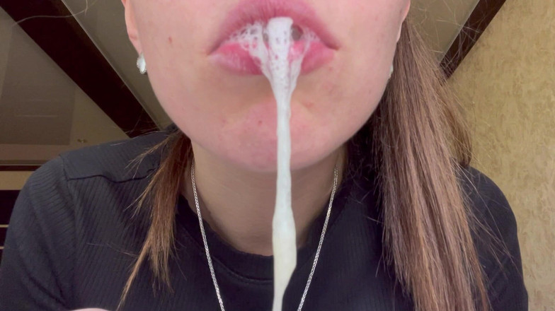 Hottie goddess: 18살의 젖탱이를 빨아주기