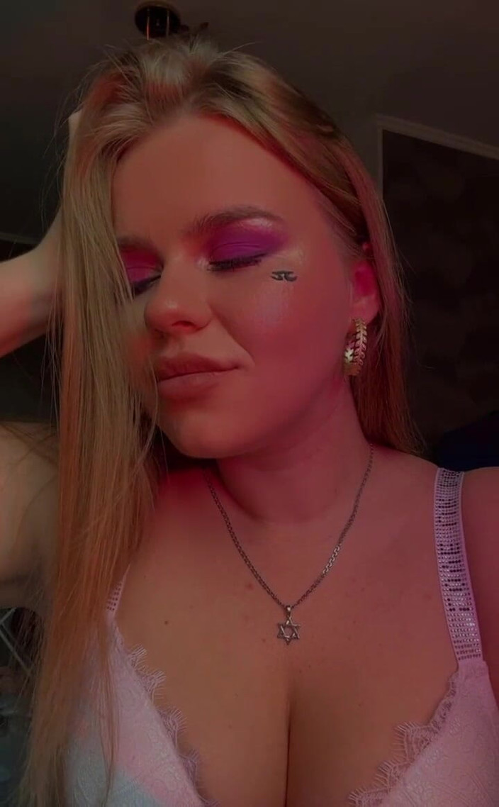 Leosanwada: 这是一个很棒的一天!!哎呀，我想和你分享我的情感！我可以告诉你更多关于这一天的事吗？