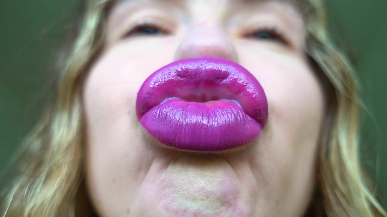 Rarible Diamond: 후배위에서 따먹히는 18세 소녀