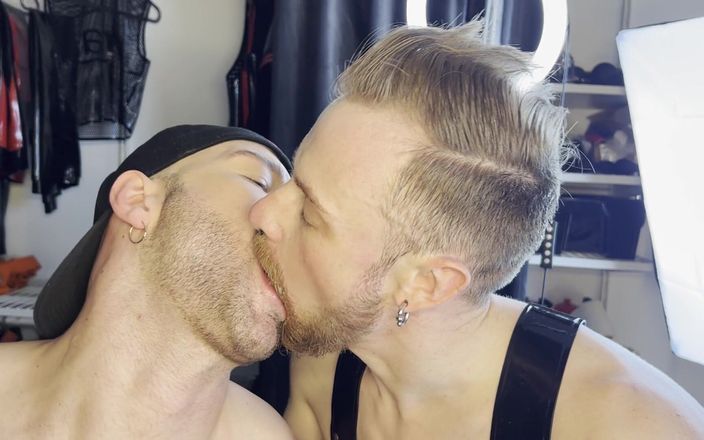 Latino4cumsluts: Двойной член, двойные стоны: спермо-шлюшка используется доминирующими топами