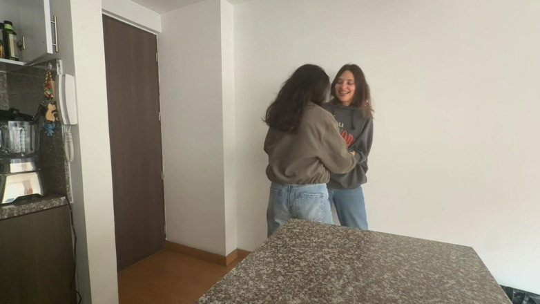 scarlettandc: O lesbiană mă domină înainte să plec la muncă