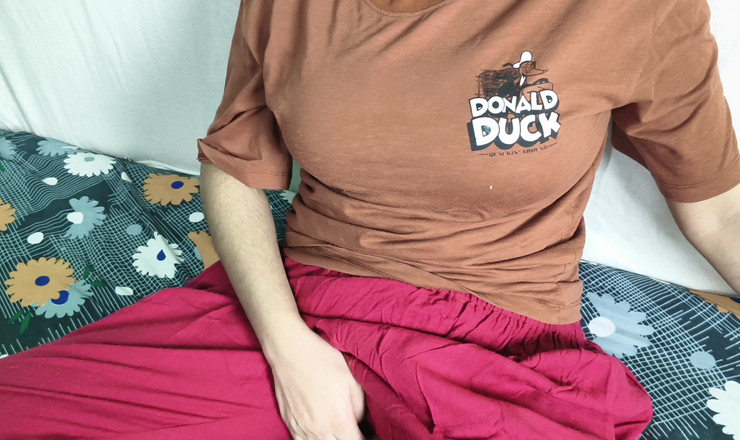 Jhonydy: Desi stiefzus betrapt op het kijken naar pornovideo en daarna...