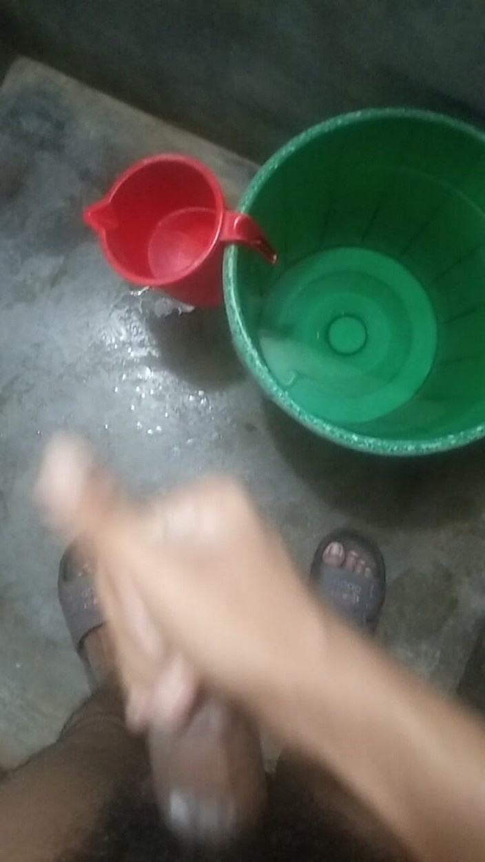 Viral_tiktokar: I couldn't at night so I went to the bathroom