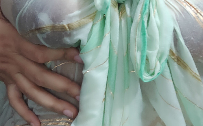 Sonisinghh: 濡れたタオルのバビがセクシーに見える