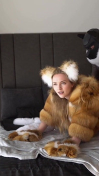 Louco sexo peludo! Casaco de pele, plug anal peludo e uma máscara de cachorro! Cat Dog Roleplay