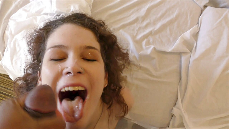 Real Amateur Sluts: Sara Indeep am frühen morgen gesichtsbesamung