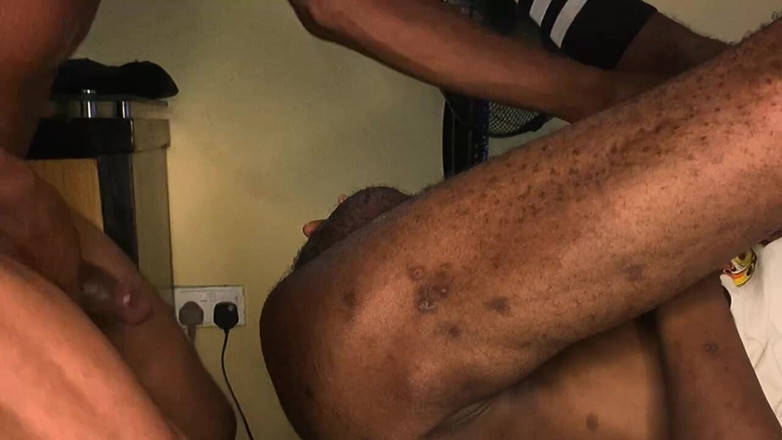 Stilesbhalifa1: 新的性爱好友第一次拍摄性爱视频 4