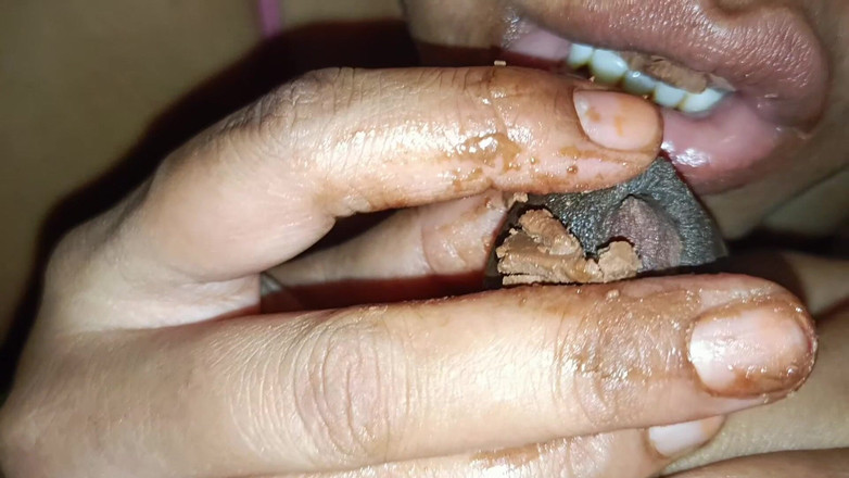 Catchybusty: 微胖的印度女孩在她的房子里很孤独