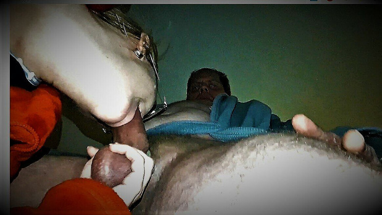 Ken: Щасливий пенсіонер. Дідусь відсмоктав і доїв приватну медсестру.