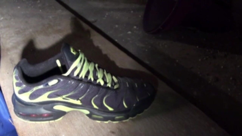 Sneaker Sex Kinky: Submissed to the sneakers of his friend