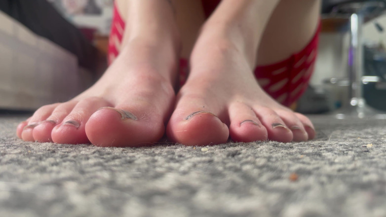 Glitterqueen1999: Painting My Long Toenails Silver and Fingernails