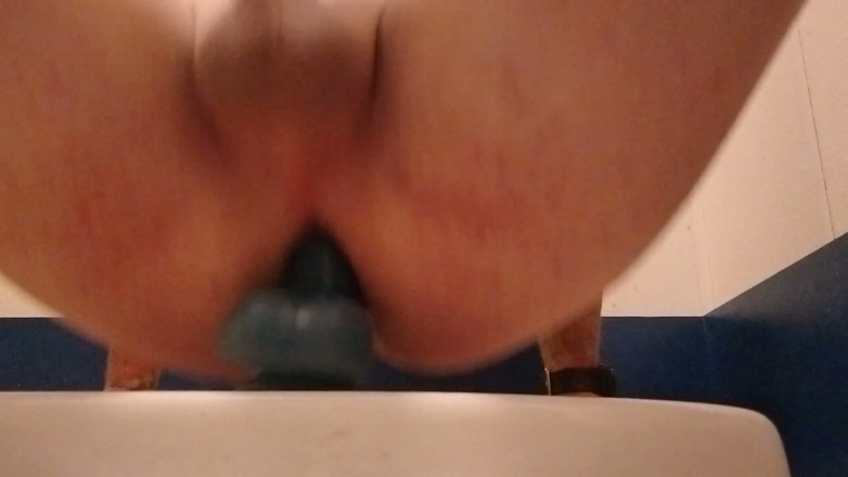 WoodyWood22401: Îmi călăresc tare vibratorul