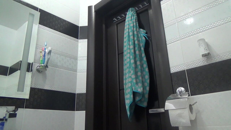 Goddess Misha Goldy: Guy loses towel in front of me SPH