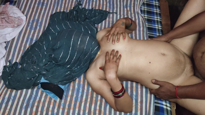 Madhu: Madu Deasi, reine à gros nichons, bhabhi ne apne Badye Stan...