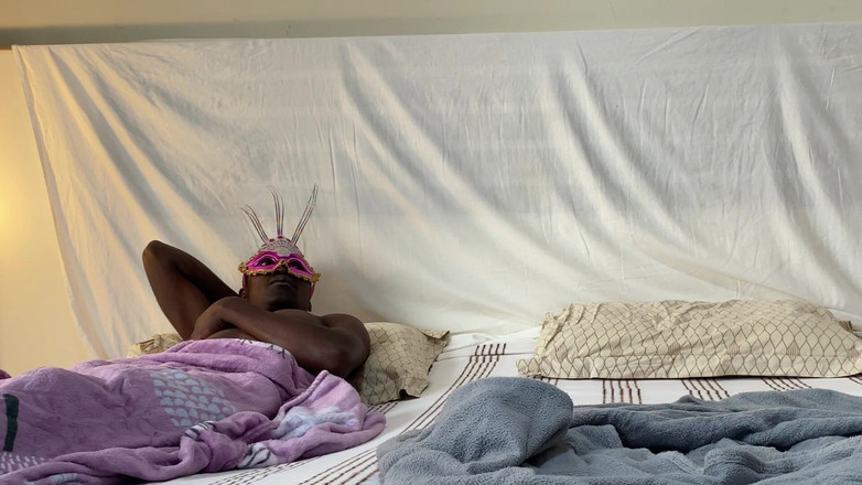 Girlnona: Fru försökte hålla sig trogen, men kunde inte motsätta sig...