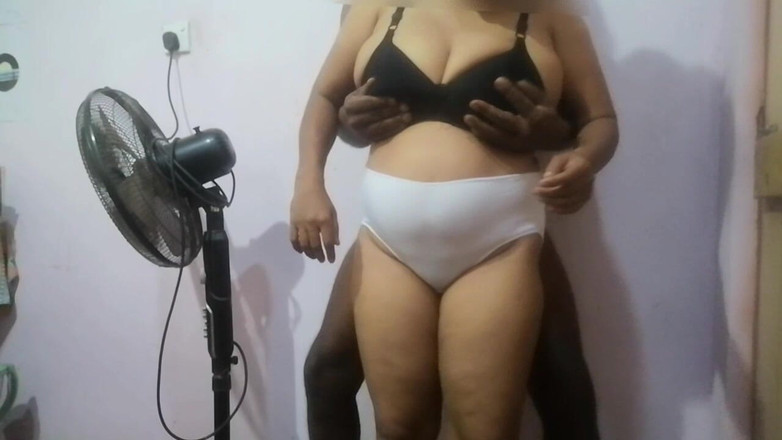 Janua294: La stringe la schiena e si diverte