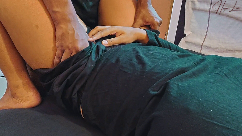 Hope Love: Beklenmedik Malezyalı kız kendi üvey erkek kardeşi tarafından sikiliyor.